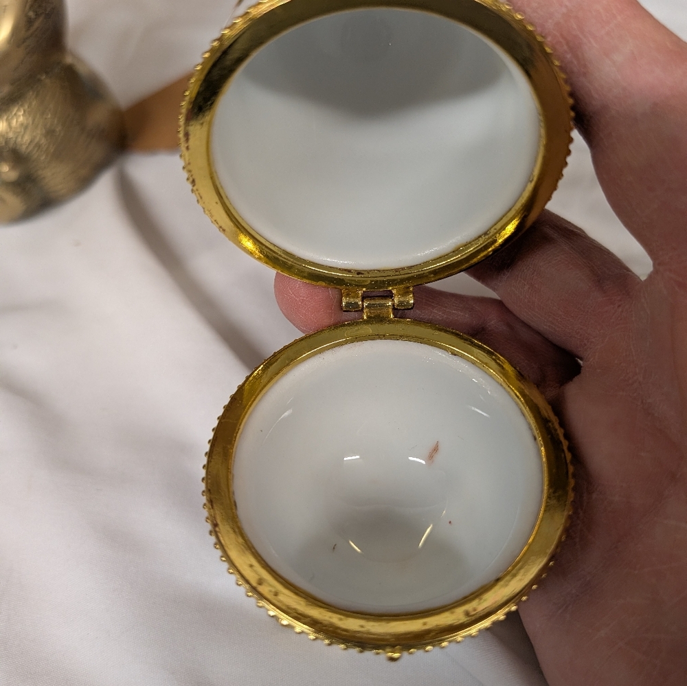 Vintage Floral Decorative Trinket Box Egg with Gold Accents - Picture 5 of 5
